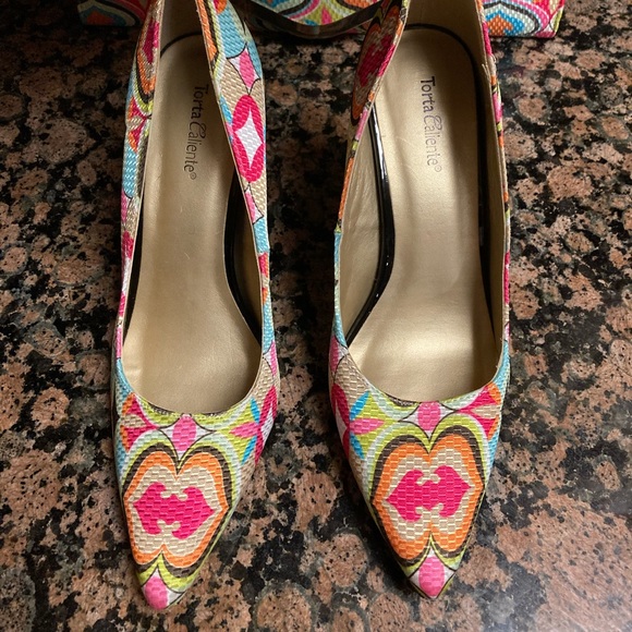 Torts Caliente matching 4 inch heels with matching envelope clutch - Picture 4 of 12